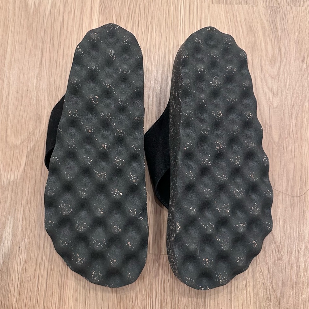 NWOT Sandals - Picture 3 of 3